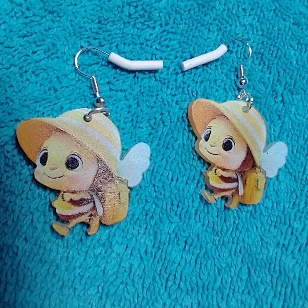 Cute bee with hat backpack wire earrings